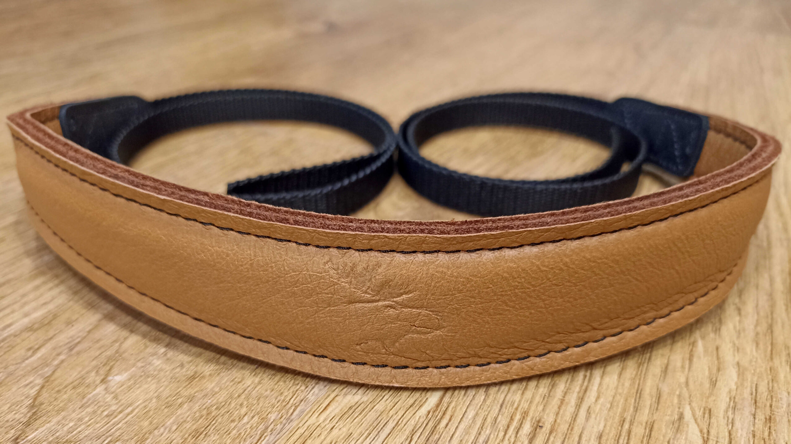 33 mm natural / Faint logo embossing