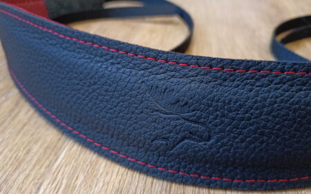 Edition 50 mm schwarz-rot / Schwache Logoprägung